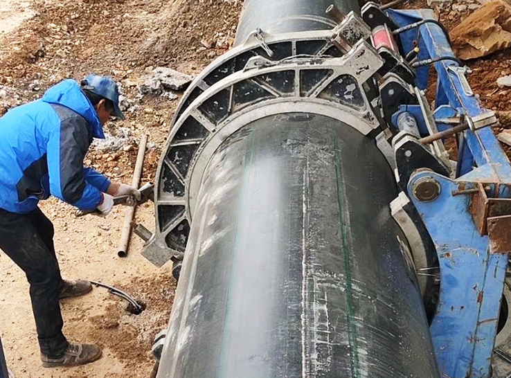 Rusya'daki büyük bir fabrikada yangınla mücadele için 2018 SRTP borusu